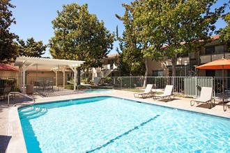 Pebble Creek in Campbell, CA - Foto de edificio - Building Photo