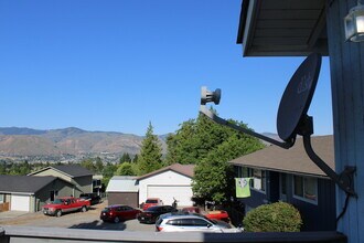 1829 N Minor Ave, Unit A in East Wenatchee, WA - Building Photo - Building Photo