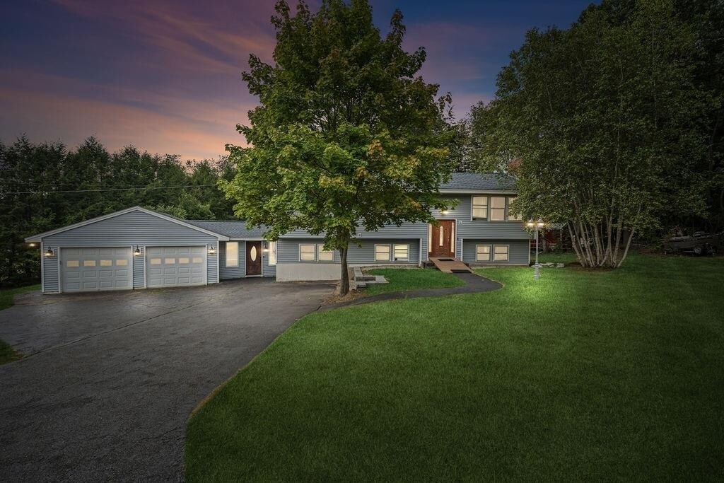 4 Brown Ave in Greenland, NH - Building Photo