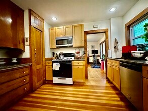 112 Colborne Rd, Unit 2 in Boston, MA - Building Photo - Building Photo