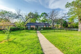 9551 E Lake Highlands Dr in Dallas, TX - Building Photo