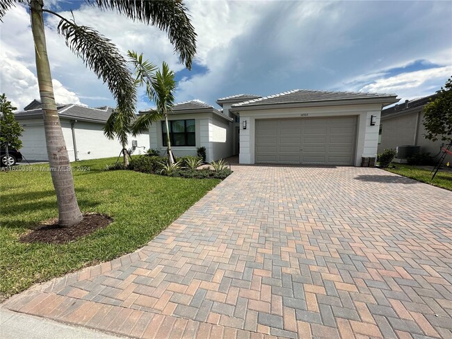 10922 SW Meandering Mile Rd in Port St. Lucie, FL - Foto de edificio - Building Photo