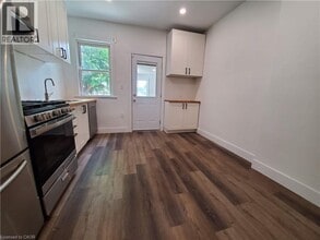 198 Sherman Ave N in Hamilton, ON - Building Photo - Building Photo