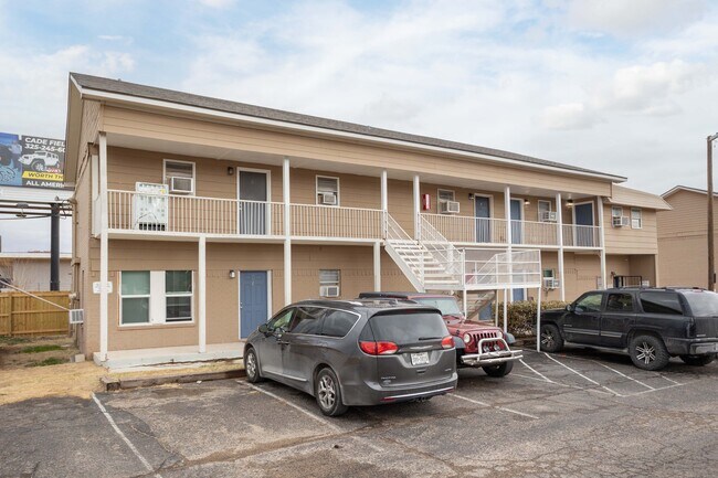 Blue Sky Ranch in Big Spring, TX - Foto de edificio - Building Photo
