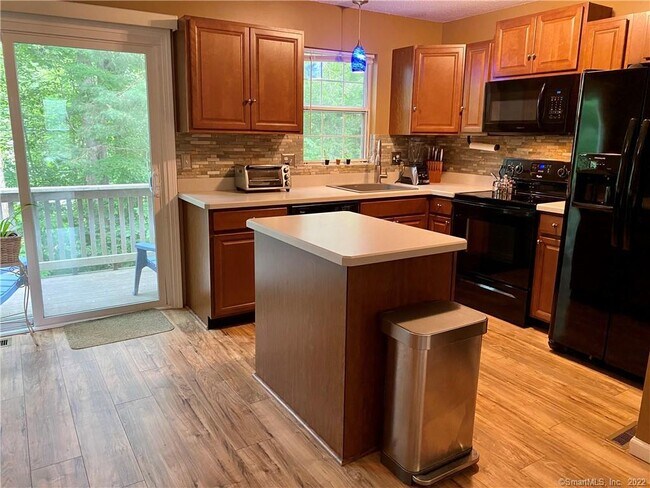 229 Branford Rd in North Branford, CT - Building Photo - Building Photo