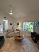 2010 Lawrence Crossley Rd in Palm Springs, CA - Building Photo - Building Photo