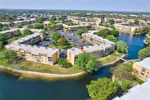 5860 NW 64th Ave, Unit 102 in Tamarac, FL - Building Photo
