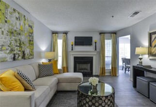 4098 S Cobb Dr SE in Smyrna, GA - Building Photo - Building Photo