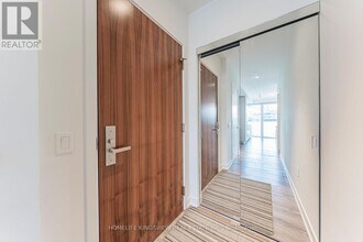 15 Queens Quay E in Toronto, ON - Building Photo - Building Photo