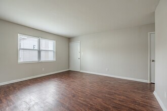 Azul Door Apartments in Forest Park, GA - Foto de edificio - Interior Photo