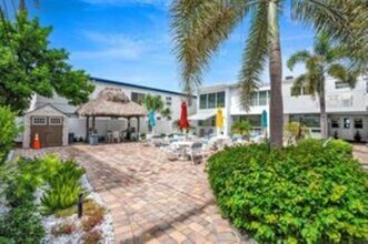 4228 N Ocean Dr, Unit 14 in Lauderdale-by-the-Sea, FL - Building Photo - Building Photo