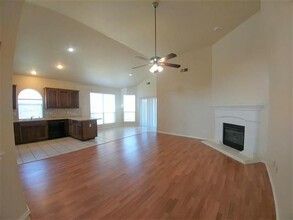 2117 Carlotta Dr in Fort Worth, TX - Foto de edificio - Building Photo