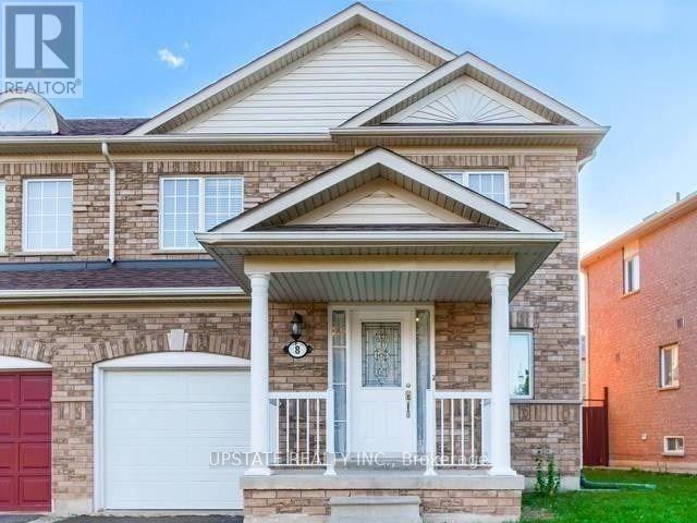 8 Topiary Ln in Brampton, ON - Building Photo