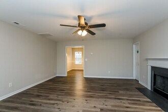 1558 Kindred Cir NW in Concord, NC - Foto de edificio - Building Photo