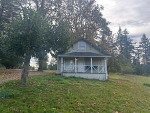 2200 Cooks Hill Rd in Centralia, WA - Foto de edificio - Building Photo