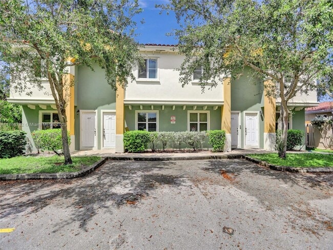 property at 425 NW 40th Ct