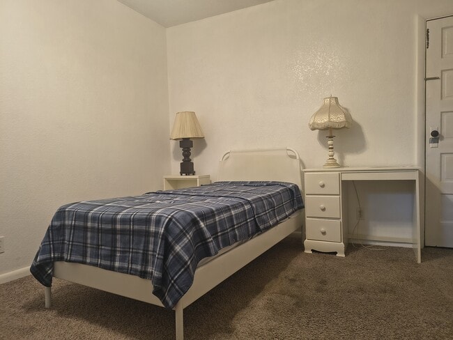 700 Hughlett Ave in Cocoa, FL - Foto de edificio - Building Photo