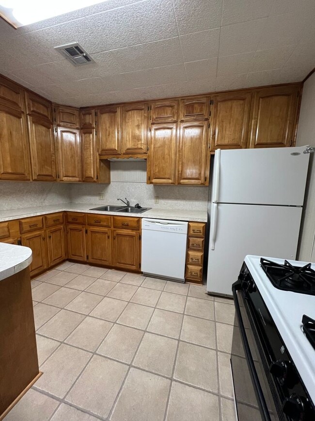 606 SW 26th Pl in Lawton, OK - Foto de edificio - Building Photo