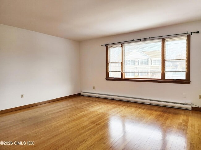16 Harold Ave, Unit B in Greenwich, CT - Building Photo - Building Photo