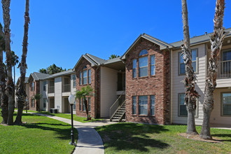 Cedarwood Apartments in McAllen, TX - Building Photo - Building Photo