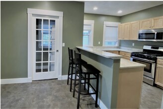 85 Yale St, Unit 1 in Medford, MA - Building Photo - Building Photo