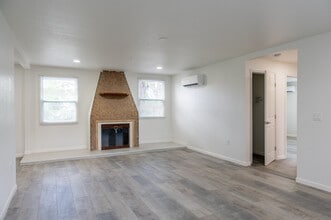 El Patio Apartments Sarasota in Sarasota, FL - Building Photo - Interior Photo