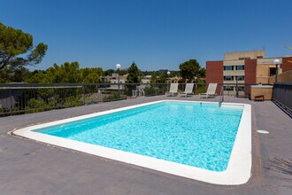 Levering Apartments in Los Angeles, CA - Foto de edificio - Building Photo