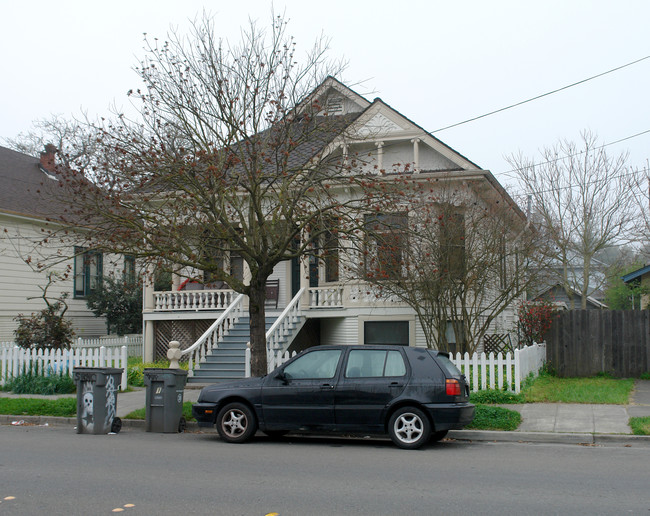 525 A St in Santa Rosa, CA - Building Photo - Building Photo