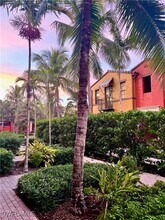9092 Chula Vista St in Naples, FL - Foto de edificio - Building Photo