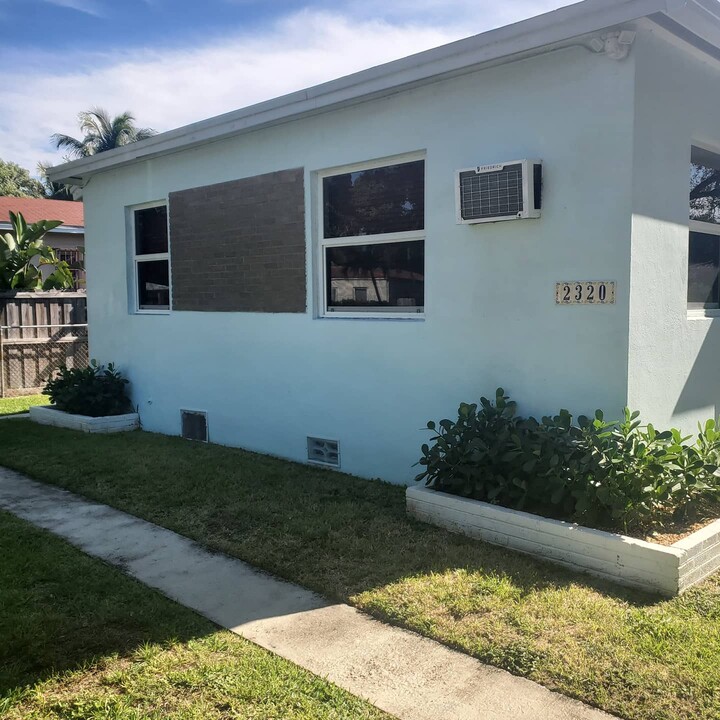 2320 SW 26th Ln in Miami, FL - Building Photo