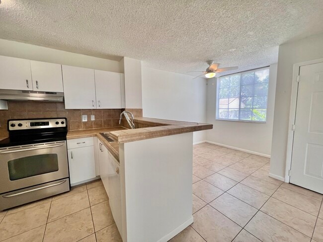 1755 Village Blvd in West Palm Beach, FL - Building Photo - Building Photo