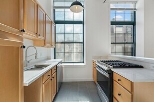 881 E 1st St, Unit 102 in Boston, MA - Building Photo