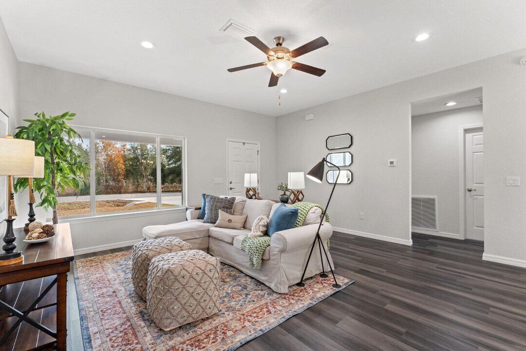 67 Malauka Pass in Ocklawaha, FL - Building Photo