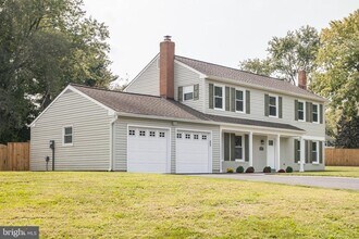 17212 Brown Rd in Poolesville, MD - Foto de edificio - Building Photo