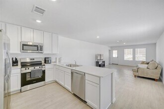 100 Burt Rainey Ln in Jarrell, TX - Building Photo - Building Photo