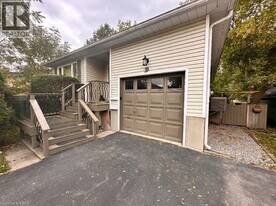 9 Macville Ave in Kitchener, ON - Building Photo