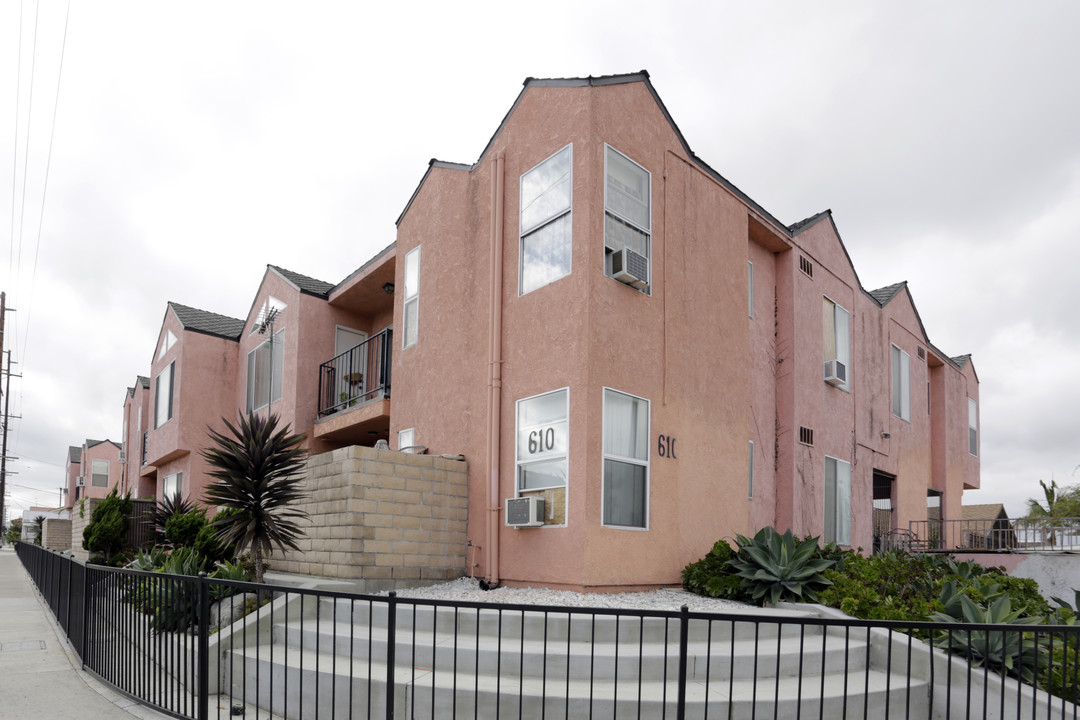 Silverwood Apartments in Santa Ana, CA - Foto de edificio