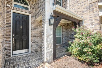 9801 Yellow Cup Dr in Fort Worth, TX - Foto de edificio - Building Photo