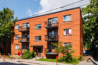 77 Bourget Rue in Montréal, QC - Building Photo - Building Photo