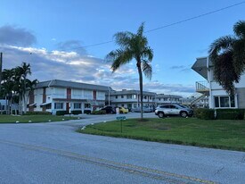 3362 Cynthia Ln in Lake Worth Beach, FL - Building Photo