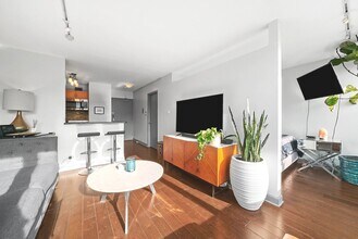 336 W Wellington Ave in Chicago, IL - Building Photo - Building Photo