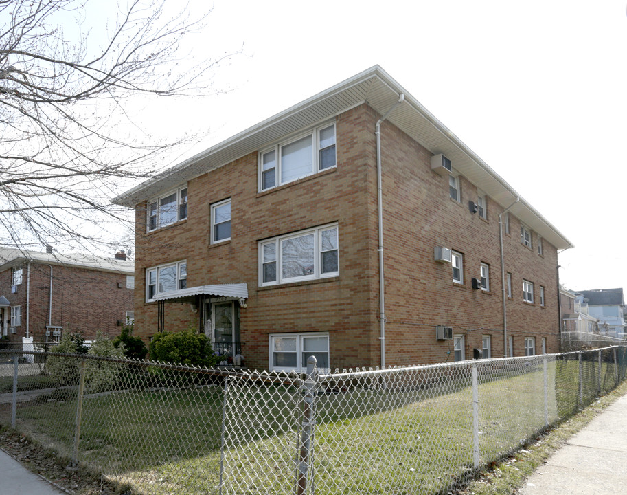 1500 S Wood Ave in Linden, NJ - Building Photo