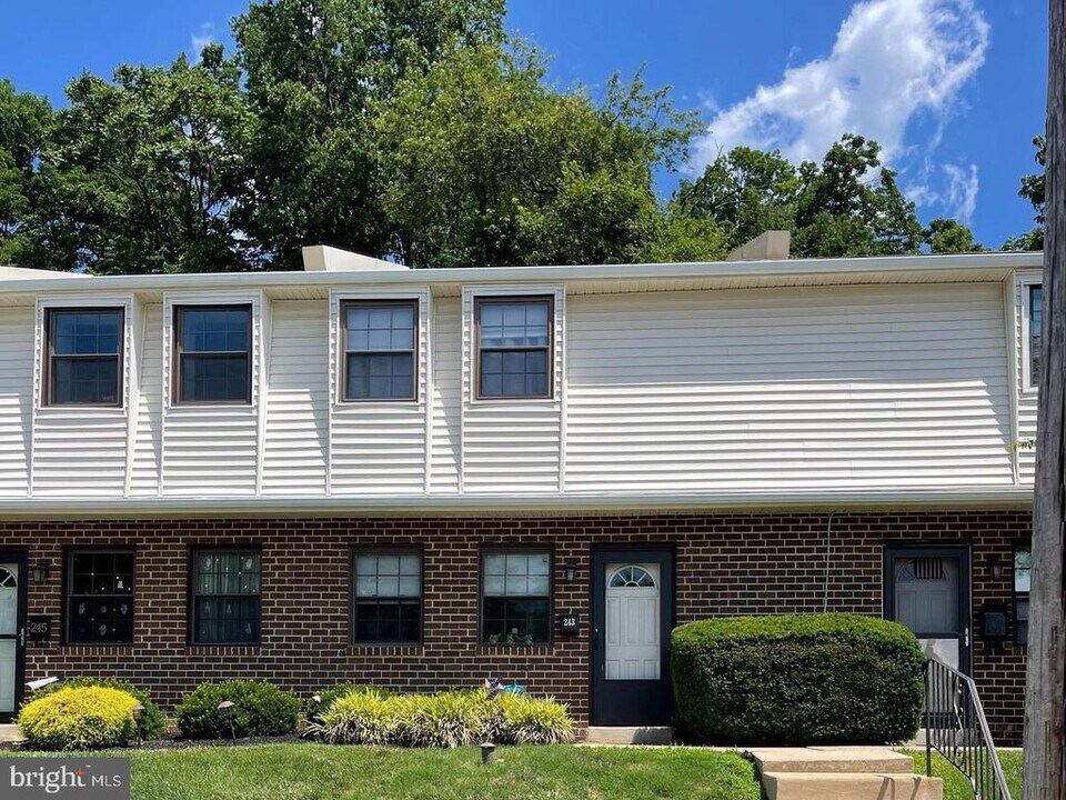 243 Holly Dr in King of Prussia, PA - Building Photo