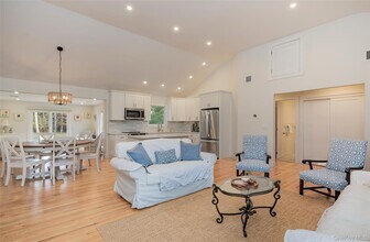 64 Aspatuck Rd in Westhampton Beach, NY - Building Photo - Building Photo