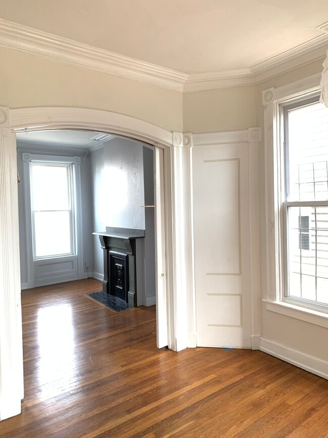 22 Lyon St, Unit 1 floor walkout garden in New Haven, CT - Building Photo - Building Photo