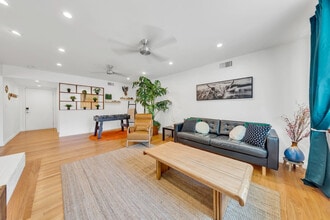 6836 S Land Park Dr in Sacramento, CA - Building Photo - Building Photo