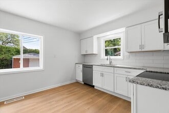 21374 Ithaca Ave in Ferndale, MI - Building Photo - Building Photo