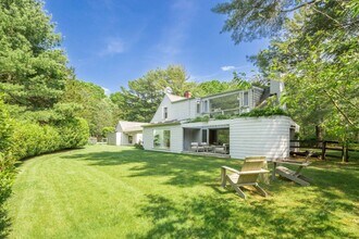 1 Cow Hill Ln in Wainscott, NY - Building Photo - Building Photo