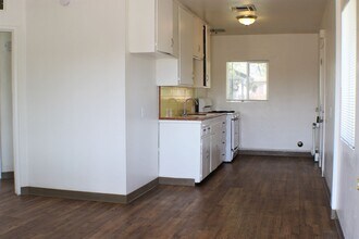 615 Olive St, Unit 615 in Bakersfield, CA - Foto de edificio - Building Photo