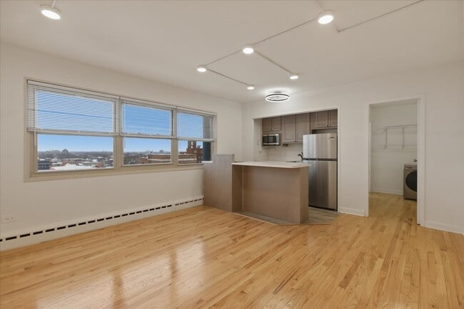 5630 N Sheridan Rd, Unit S1108 in Chicago, IL - Building Photo - Building Photo